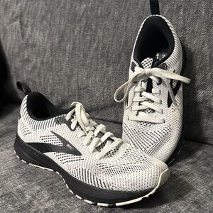 Brooks Monochrome Knit Sneakers Size 7.5